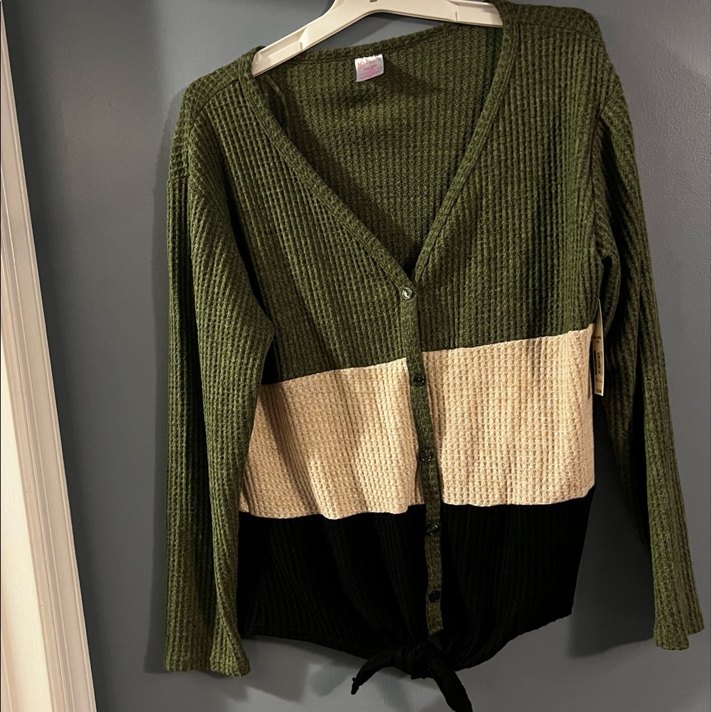 3FOR$10 NWT Sweater size 2XL fits like a L/XL